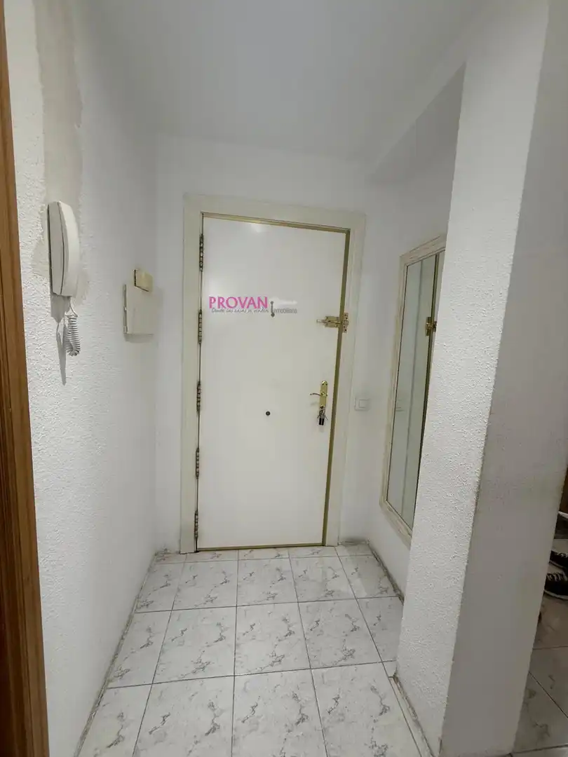 Wohnung zum Verkauf in Madrid mit Klimaanlage, Terrasse und Möbliert