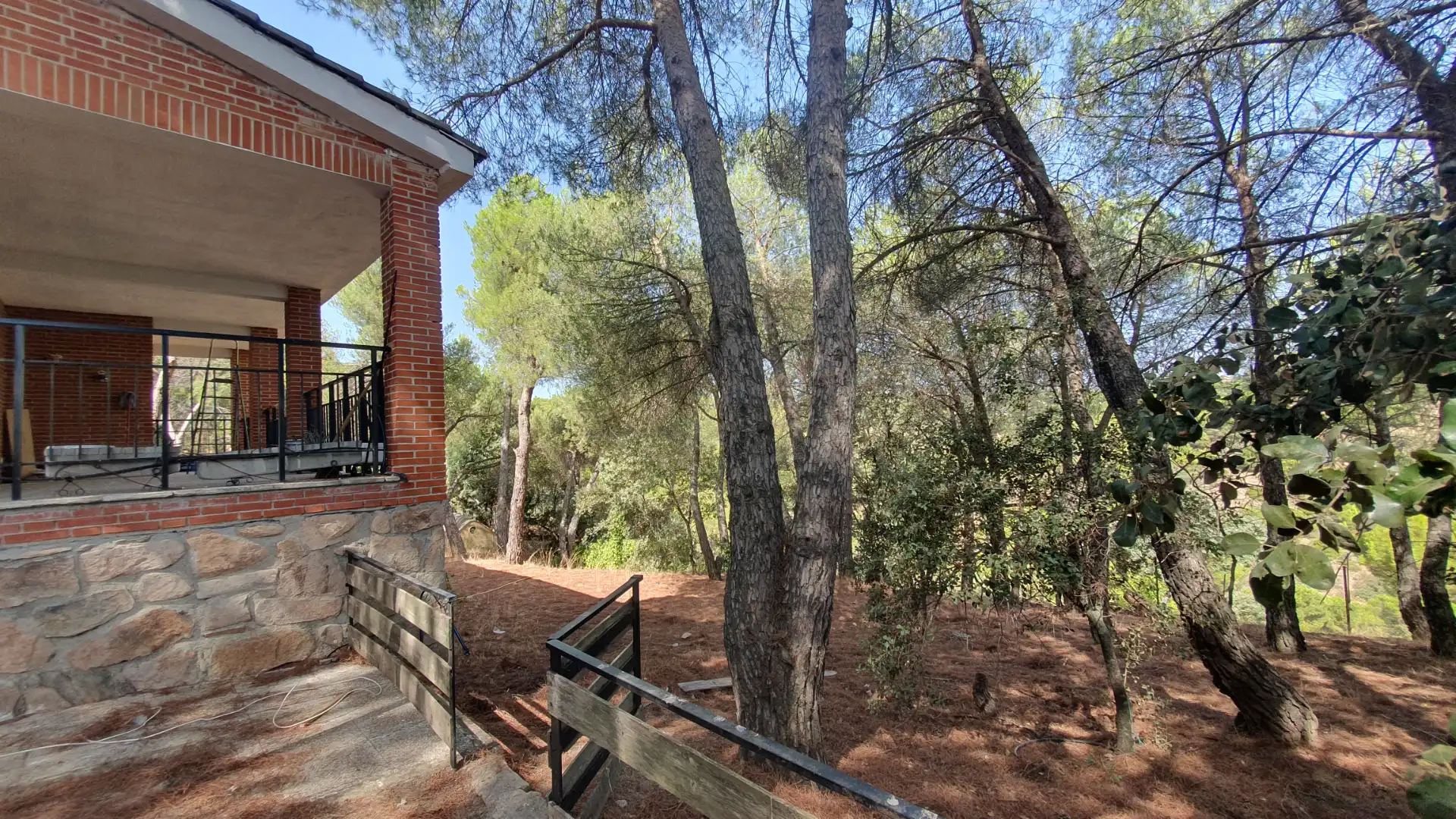 Vista exterior de Casa o xalet de lloguer en Valdemorillo amb Calefacció, Jardí privat i Terrassa