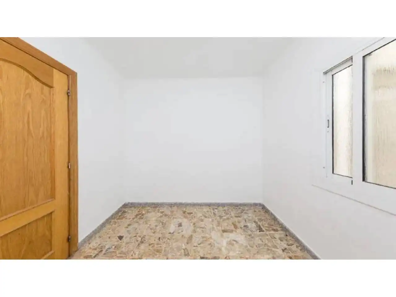 Piso en venta en L'Hospitalet de Llobregat con Balcón