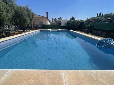 Casa rústica amb piscina en venda a Urbanizacion Huerta Pilar
