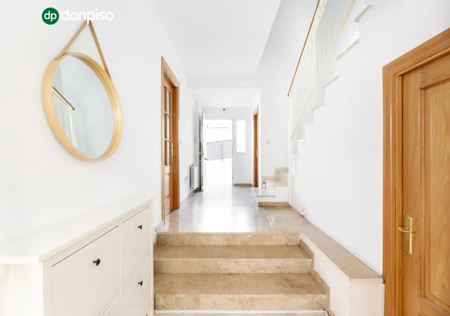 Casa adosada en venta en Granada con Aire acondicionado, Calefacción y Piscina comunitaria