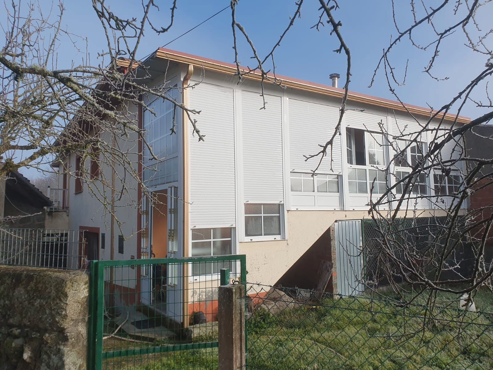 Vista exterior de Casa o xalet en venda en O Saviñao  amb Jardí privat, Traster i Moblat