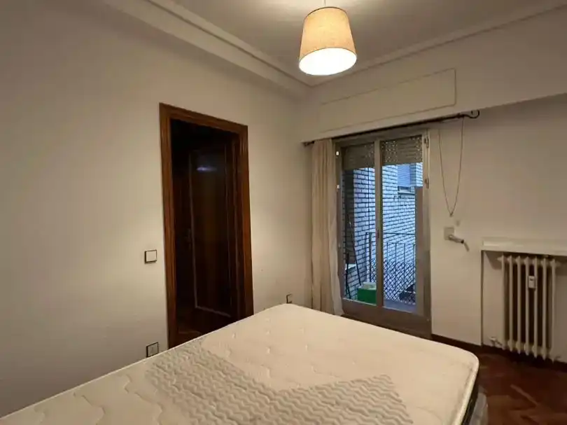 Dormitori de Pis en venda en  Madrid Capital amb Balcó