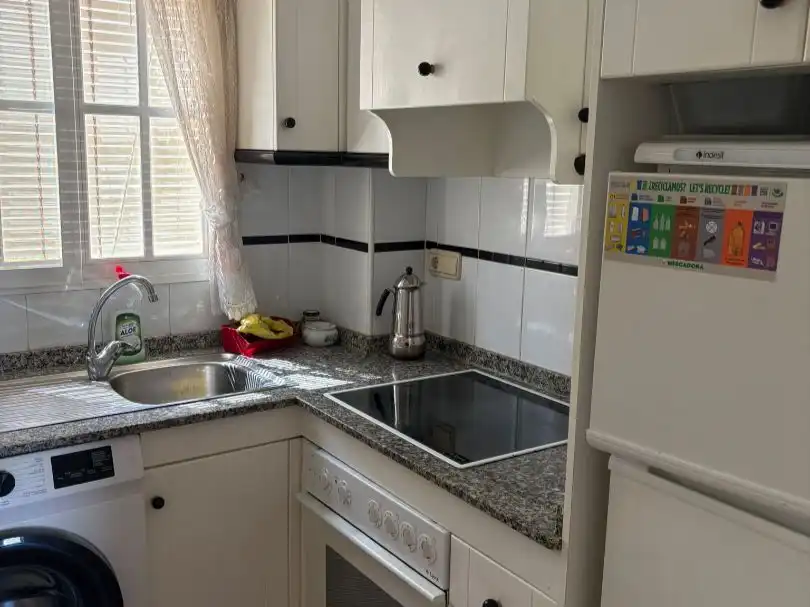 Cuina de Pis en venda en Torrevieja amb Terrassa, Piscina i Balcó