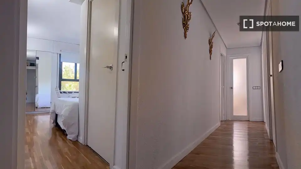 Flat for rent in Madrid  with Air Conditioner, Heating and Furnished