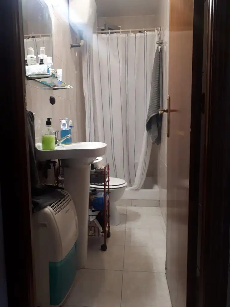 Bany de Apartament de lloguer en Madrid amb Calefacció, Forn i Rentadora