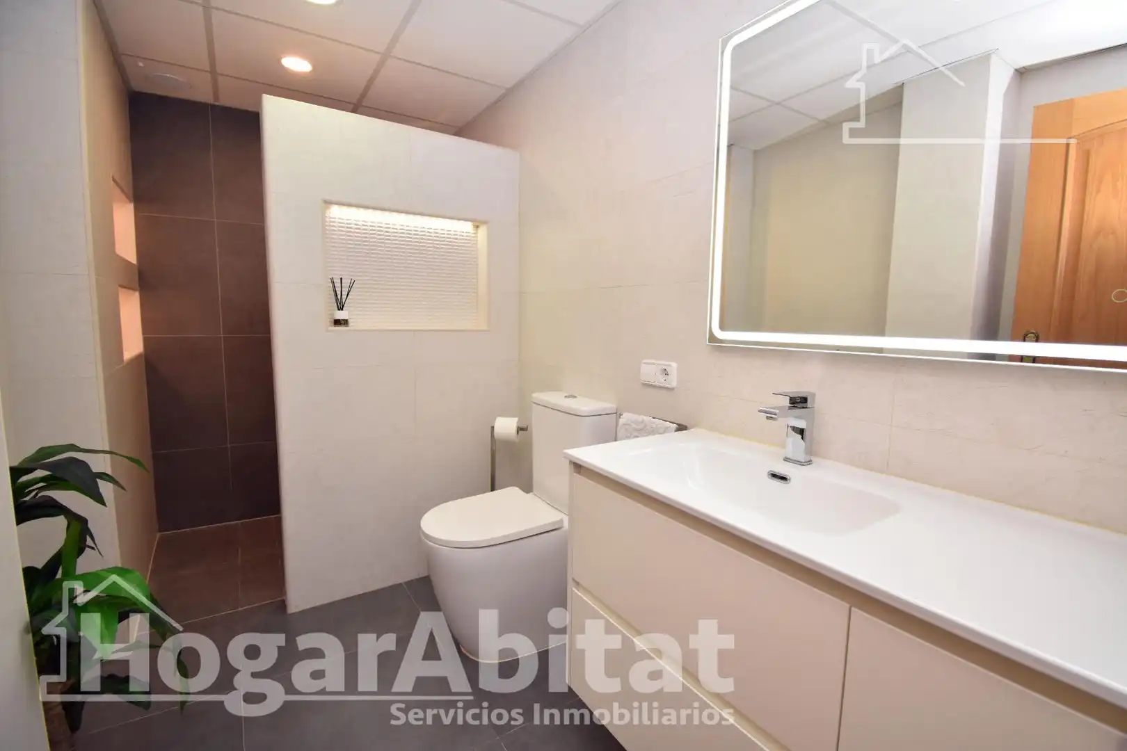 Bathroom of Attic for sale in Torrent  with Air Conditioner, Heating and Terrace