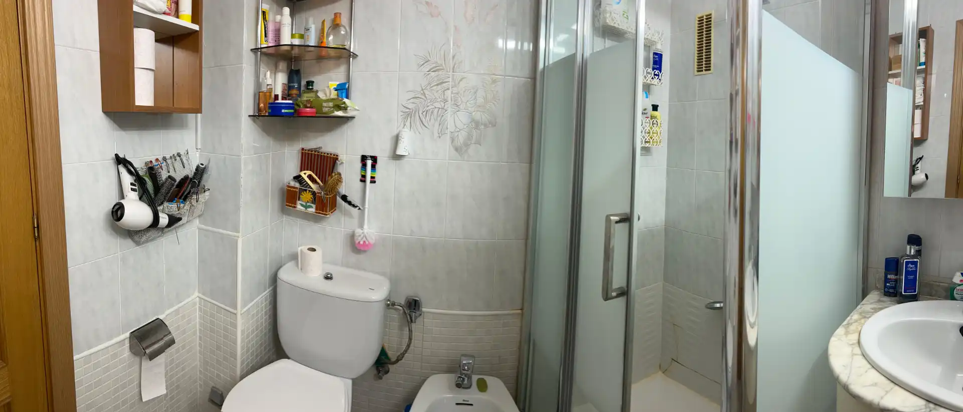Badezimmer von Einfamilien-Reihenhaus zum Verkauf in Santa Cruz del Retamar mit Klimaanlage, Heizung und Privatgarten