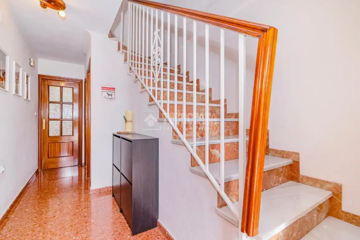 Casa adosada en venda a Poniente