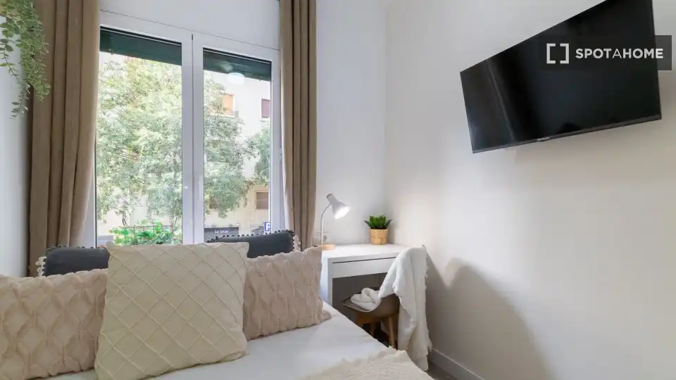 Bedroom of Flat for share in Barcelona  with Air Conditioner, Heating and Terrace
