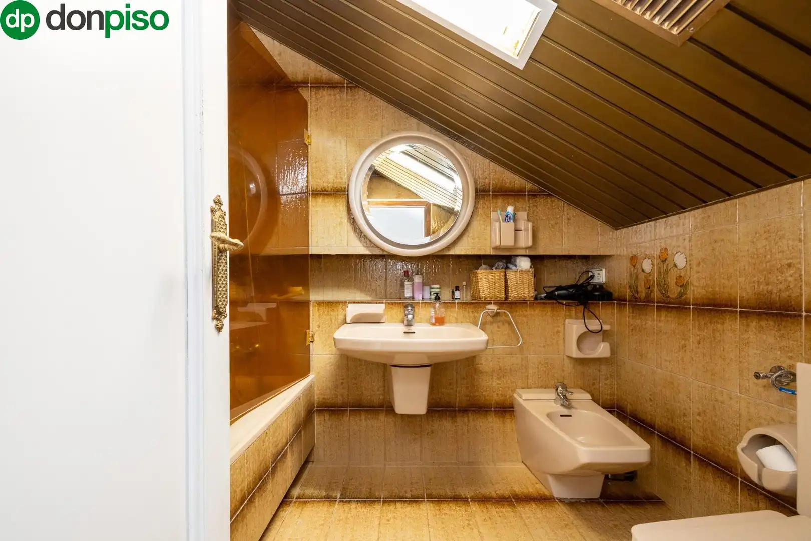 Baño de Estudio en venta en Granada con Terraza y Balcón
