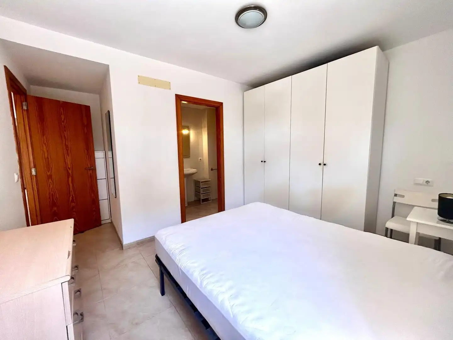 Dormitori de Pis de lloguer en  Palma de Mallorca amb Jardí privat, Moblat i Balcó