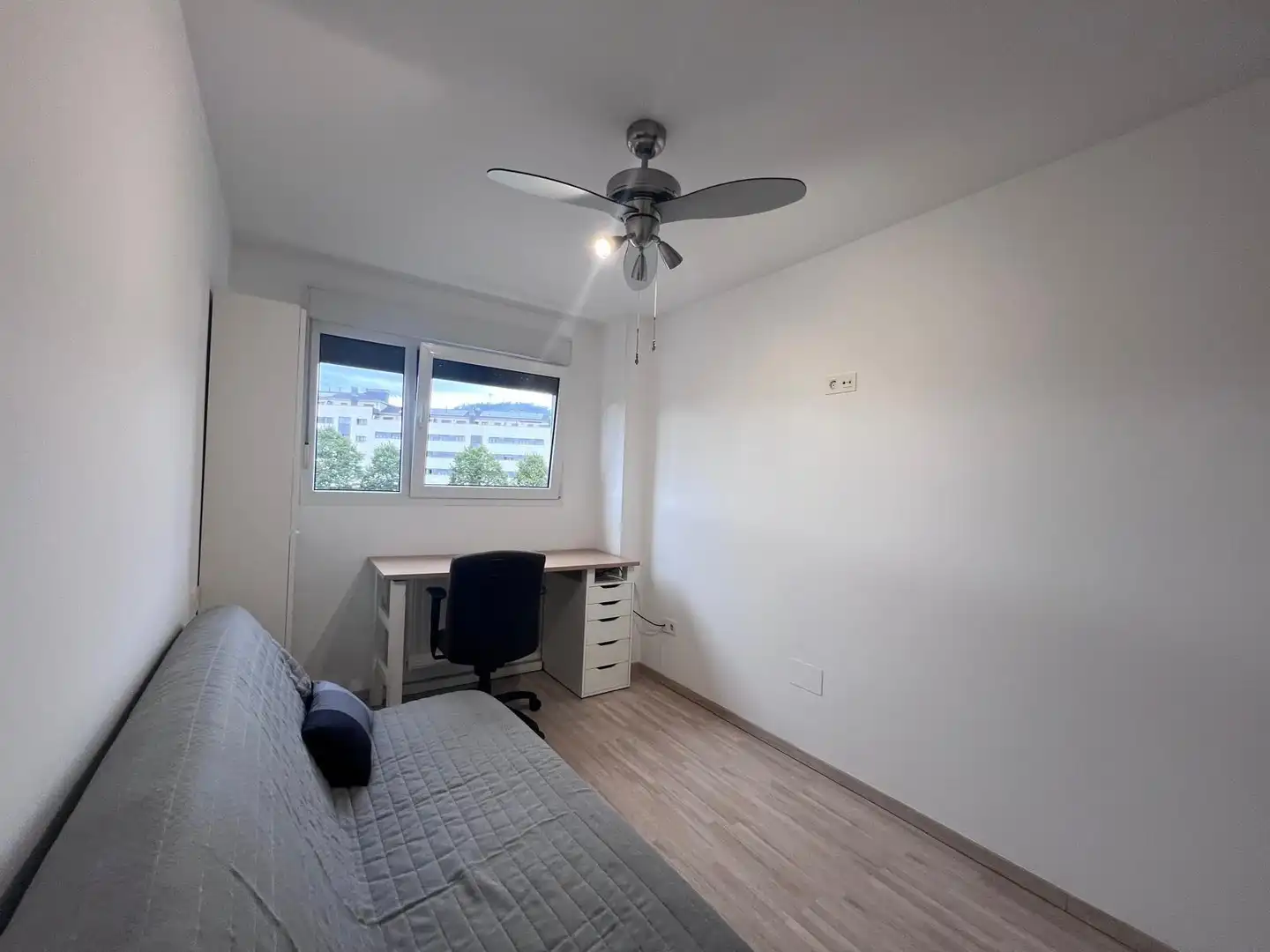 Habitación de Piso de alquiler en Oviedo  con Calefacción, Terraza y Trastero