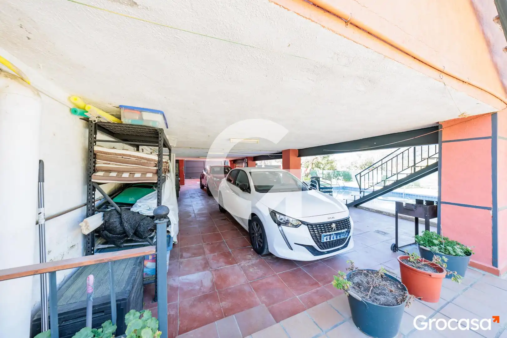 Aparcament de Casa o xalet en venda en Terrassa amb Aire condicionat, Calefacció i Jardí privat