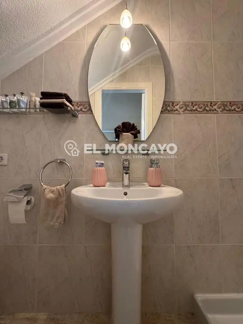Baño de Casa adosada en venta en Rojales con Aire acondicionado, Calefacción y Jardín privado