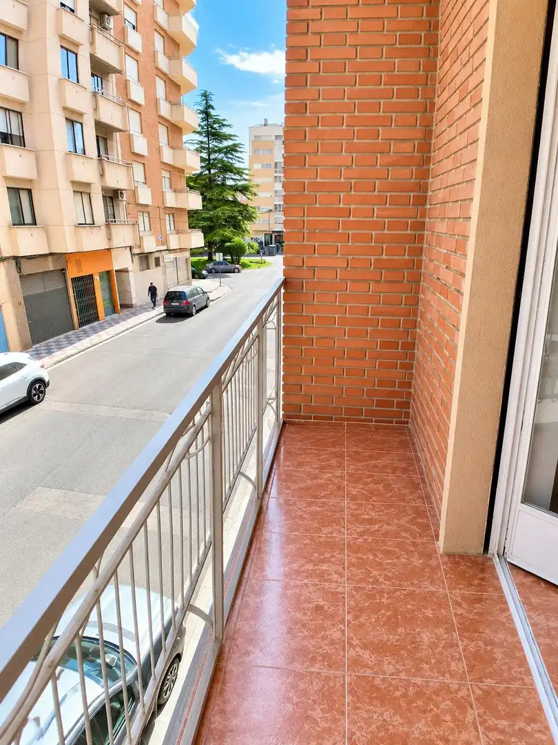 Piso en venta en Calle JUAN SEBASTIAN ELCANO, Feria