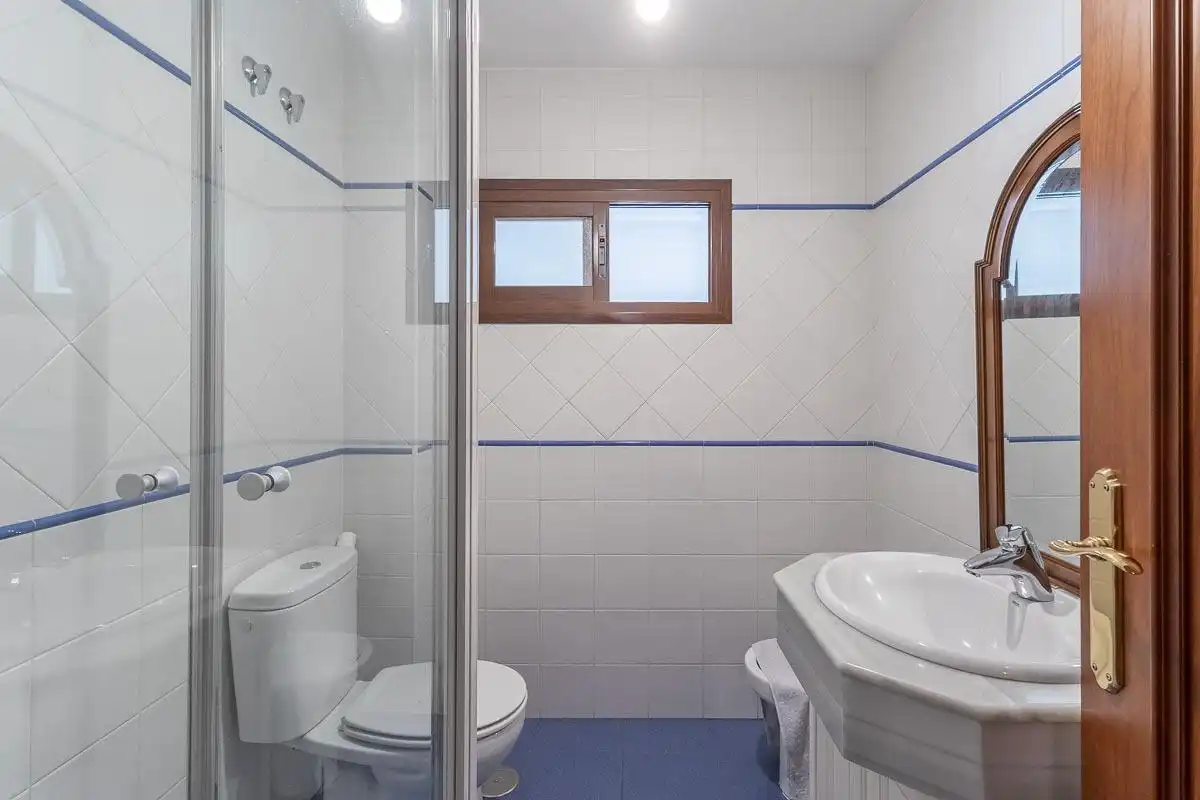 Baño de Casa o chalet en venta en Granada con Aire acondicionado, Calefacción y Jardín privado