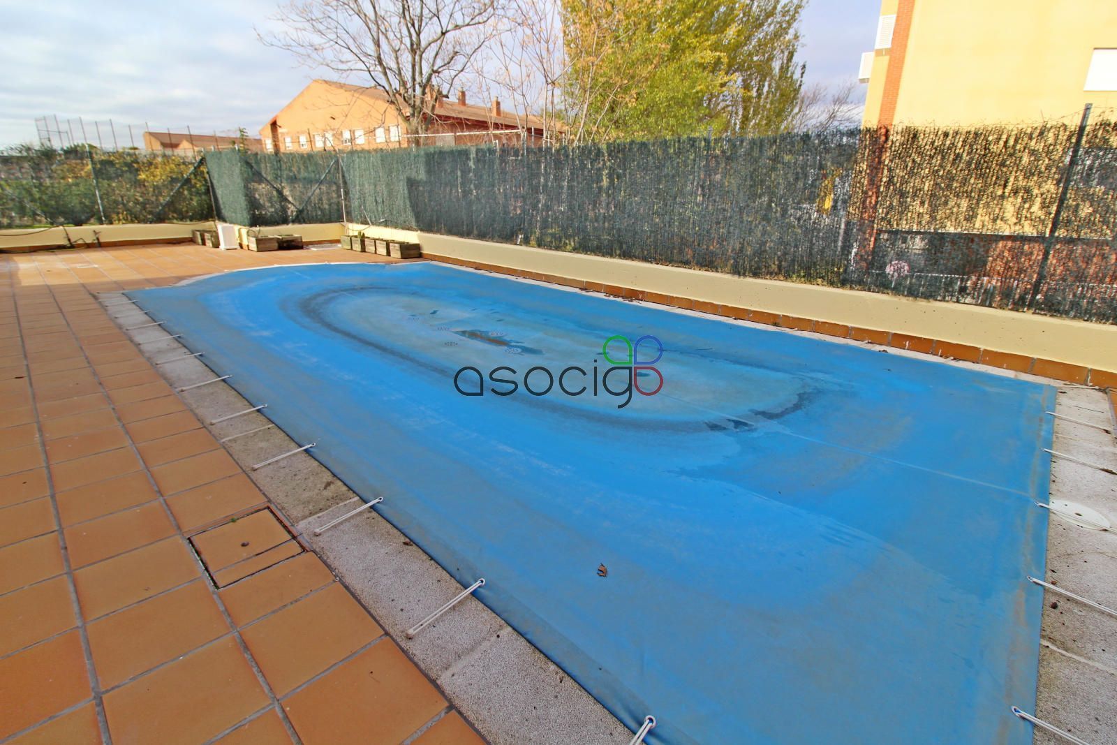 Piscina de Casa o xalet en venda en Guadalajara Capital amb Calefacció, Traster i Piscina