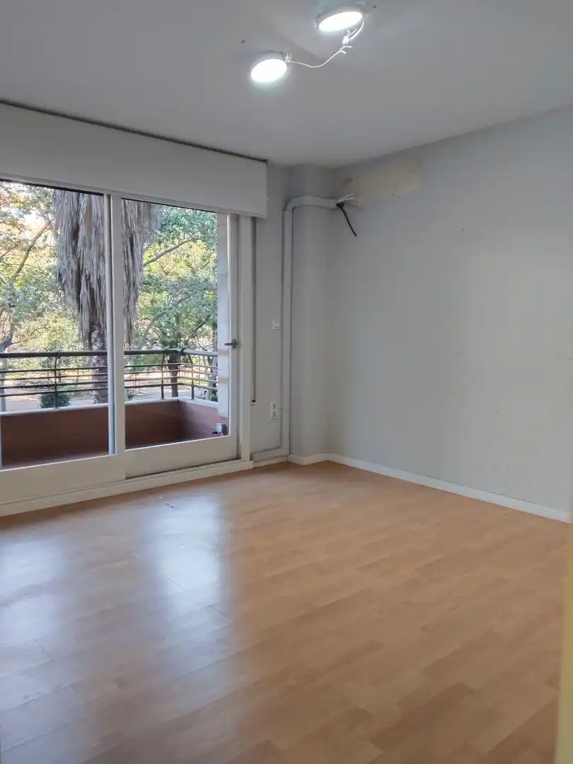 Habitación de Oficina de alquiler en Valencia