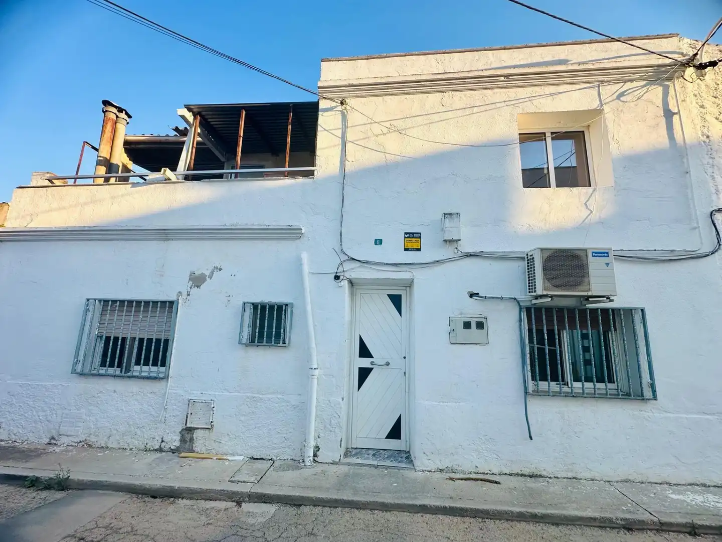 Vista exterior de Casa o xalet en venda en Santa Bàrbara amb Aire condicionat, Terrassa i Traster