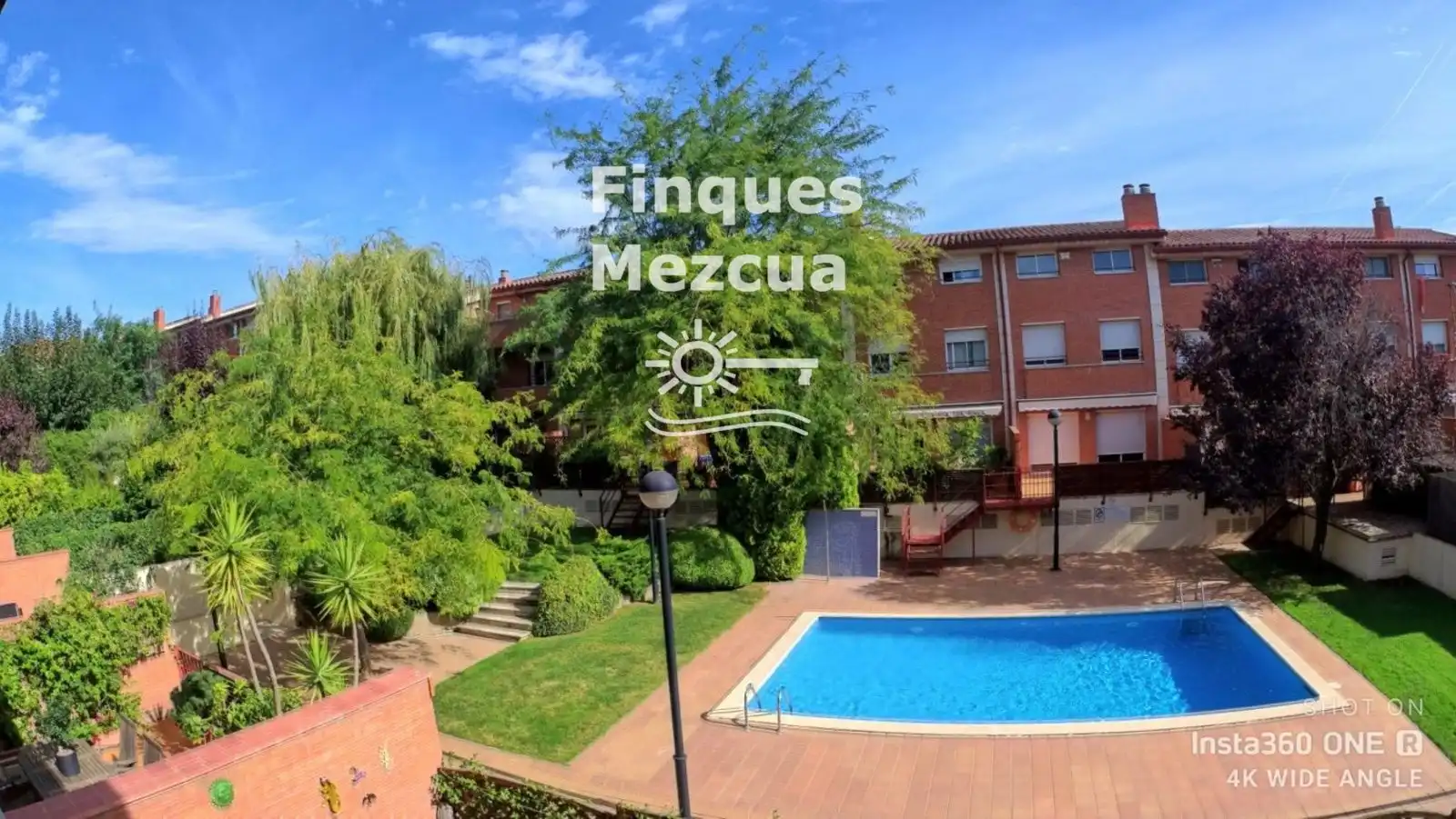 Piscina de Casa adosada en venda en Sant Cugat del Vallès amb Calefacció, Jardí privat i Piscina