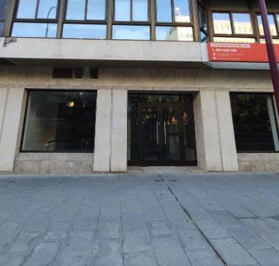 Local comercial en Alquiler en La Buhaira