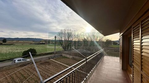 En venta espaciosa casa esquinera con doble parcela en La Bisbal DEmpordà
