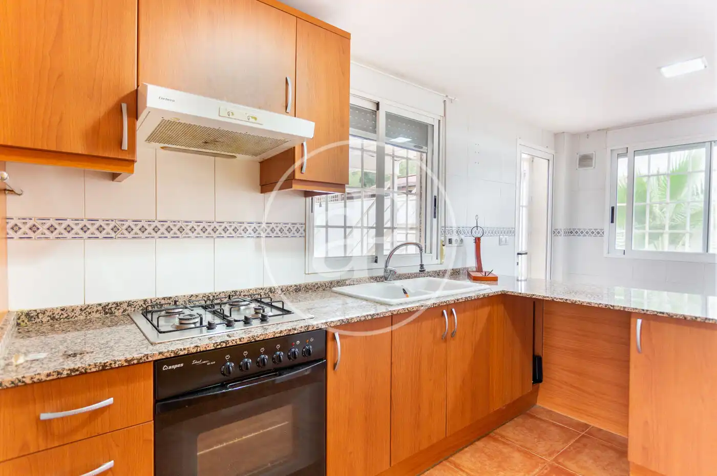 Cuina de Casa o xalet en venda en Riba-roja de Túria amb Calefacció, Jardí privat i Terrassa