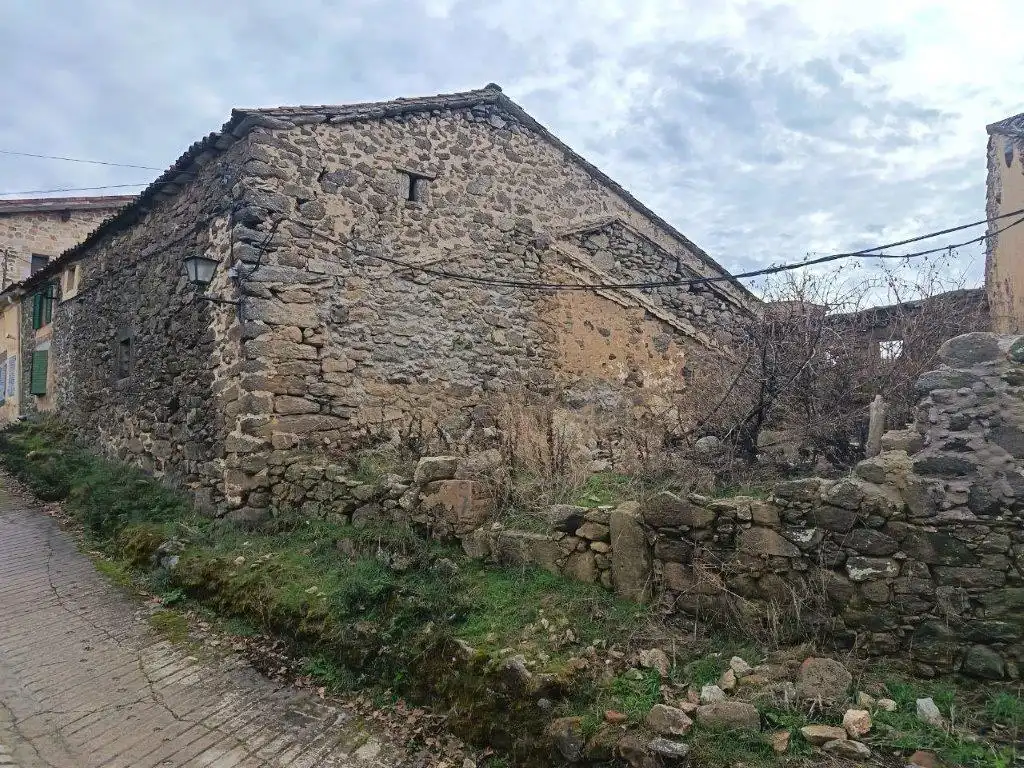 Vista exterior de Finca rústica en venta en Hoyos del Espino con Amueblado