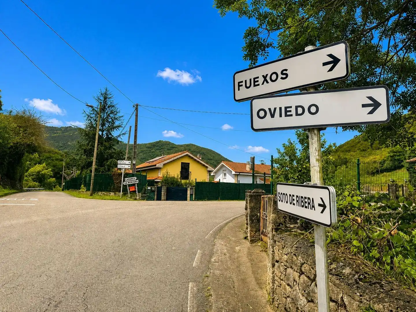 Vista exterior de Casa o xalet en venda en Ribera de Arriba amb Jardí privat