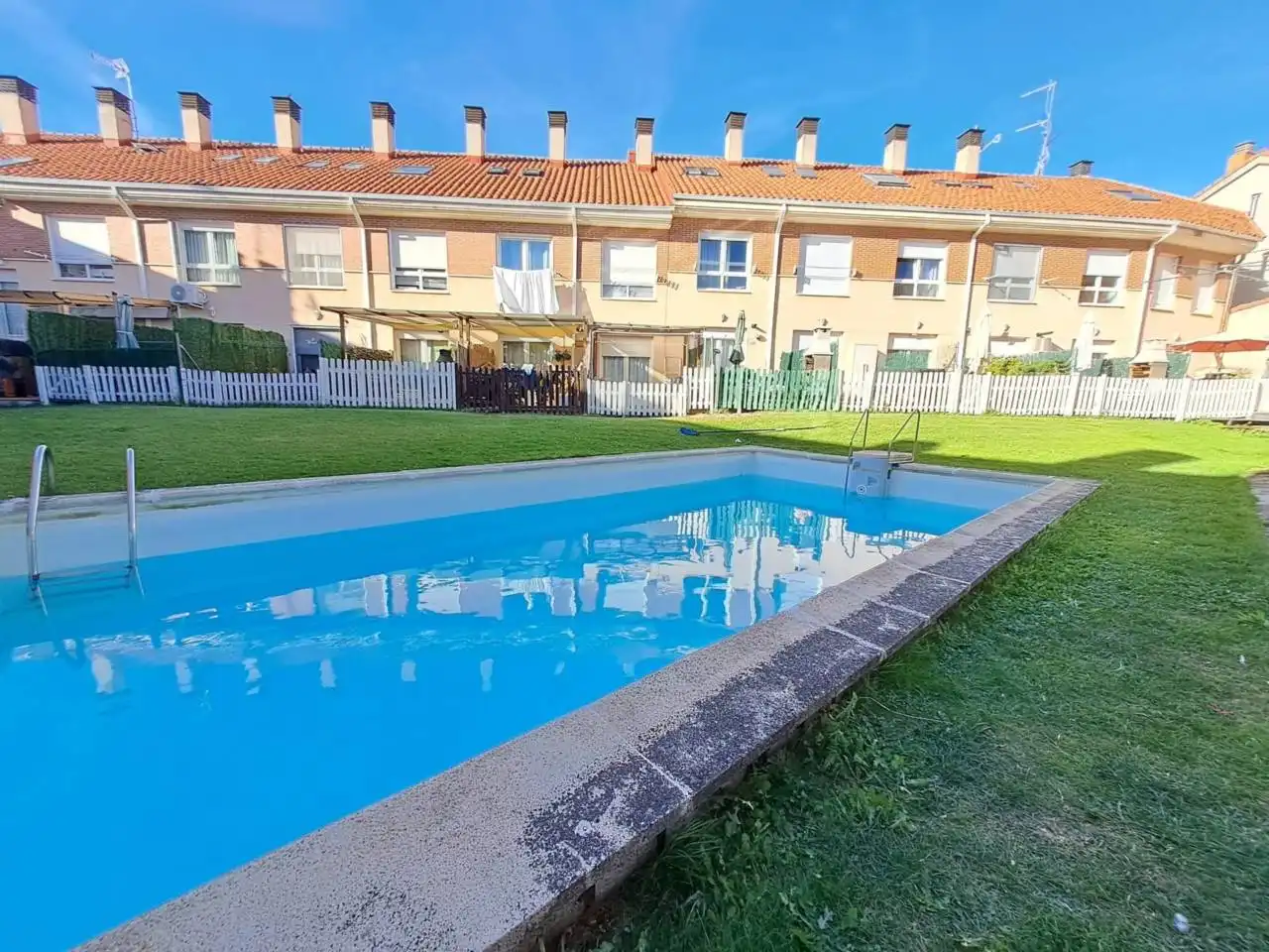 Adossat amb piscina en venda a Villatoro