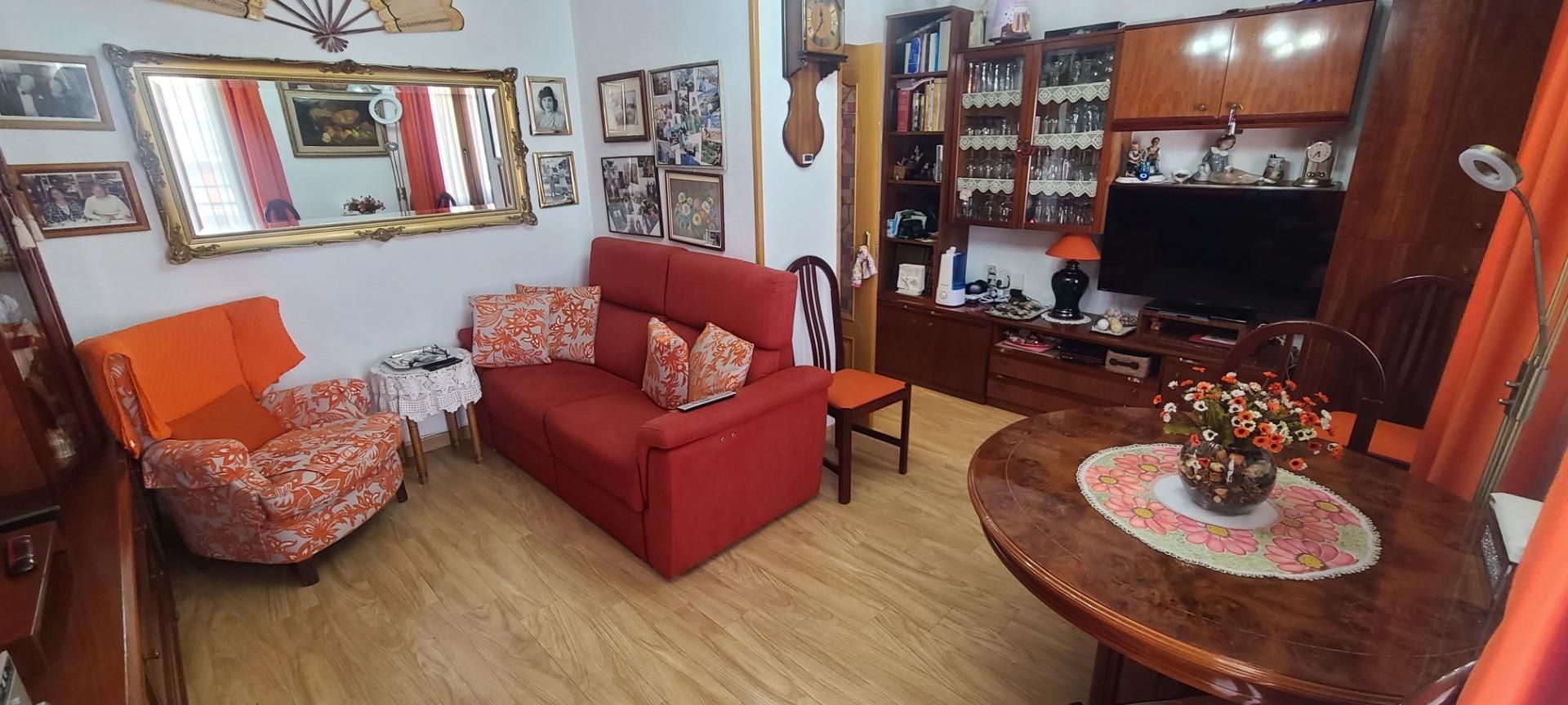 Sala d'estar de Pis en venda en  Madrid Capital amb Aire condicionat i Terrassa