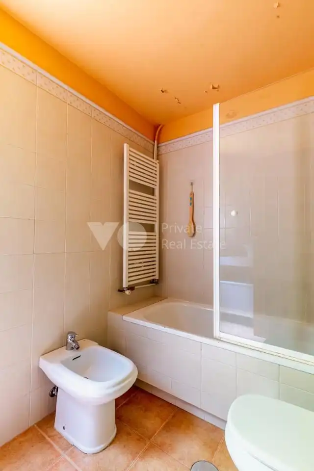 Baño de Casa adosada en venta en Las Rozas de Madrid con Aire acondicionado, Calefacción y Jardín privado