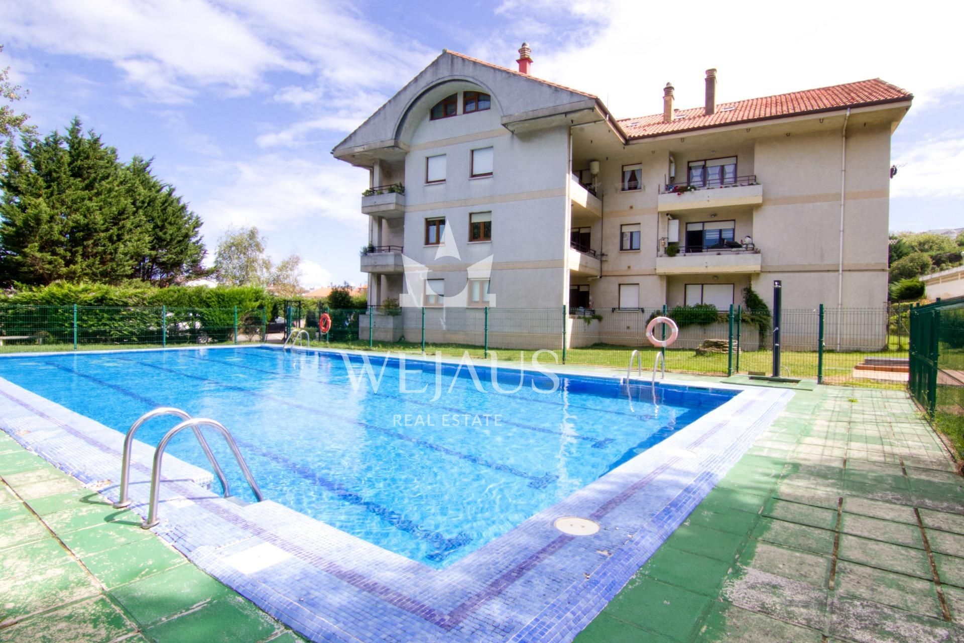 Piscina de Pis en venda en Suances amb Terrassa i Piscina comunitària