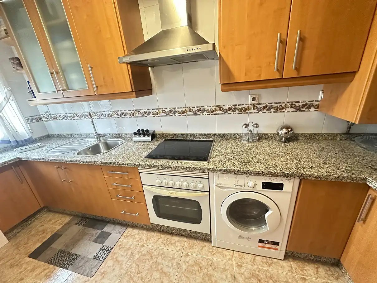Cocina de Piso de alquiler en Santiago de Compostela  con Calefacción, Trastero y Amueblado