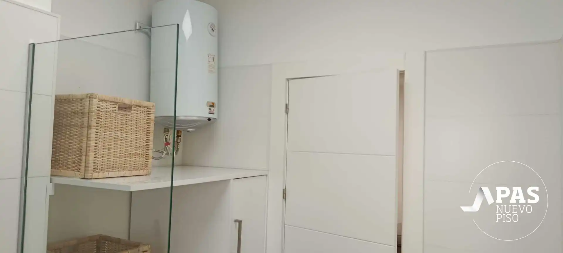 Badezimmer von Wohnung zur Miete in Santander mit Heizung, Ofen und Waschmaschine