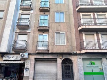 Pis amb balcó en venda a C. Gral. Fresneda