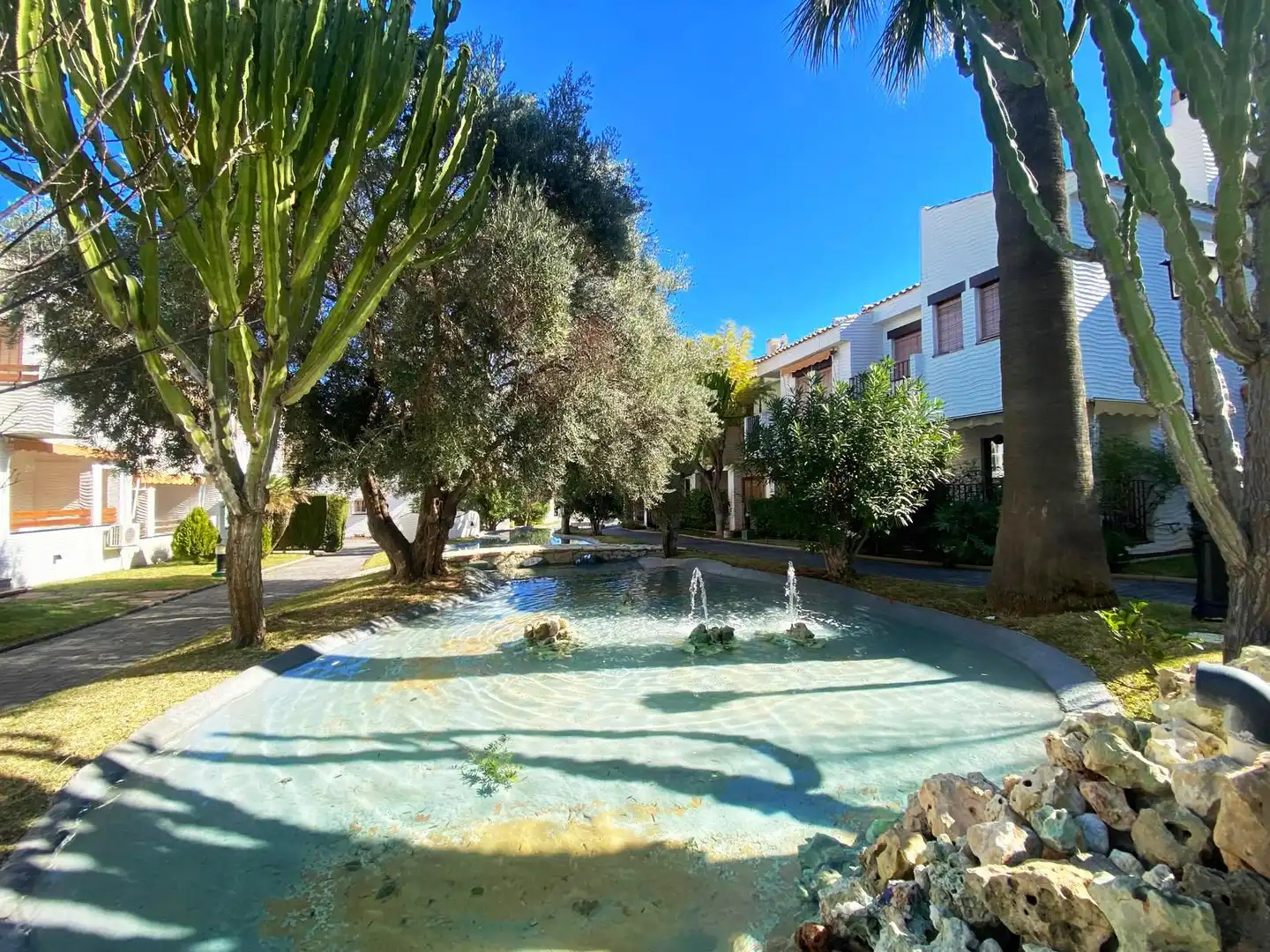 Vista exterior de Casa o chalet en venta en Santa Pola con Aire acondicionado, Calefacción y Jardín privado