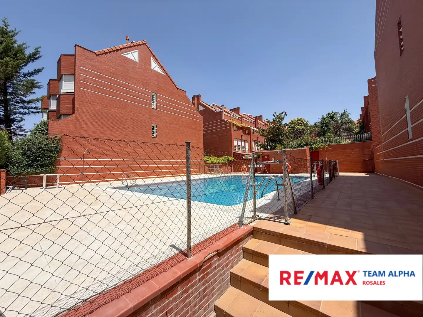Piscina de Casa o xalet en venda en Madrid amb Aire condicionat, Calefacció i Jardí privat