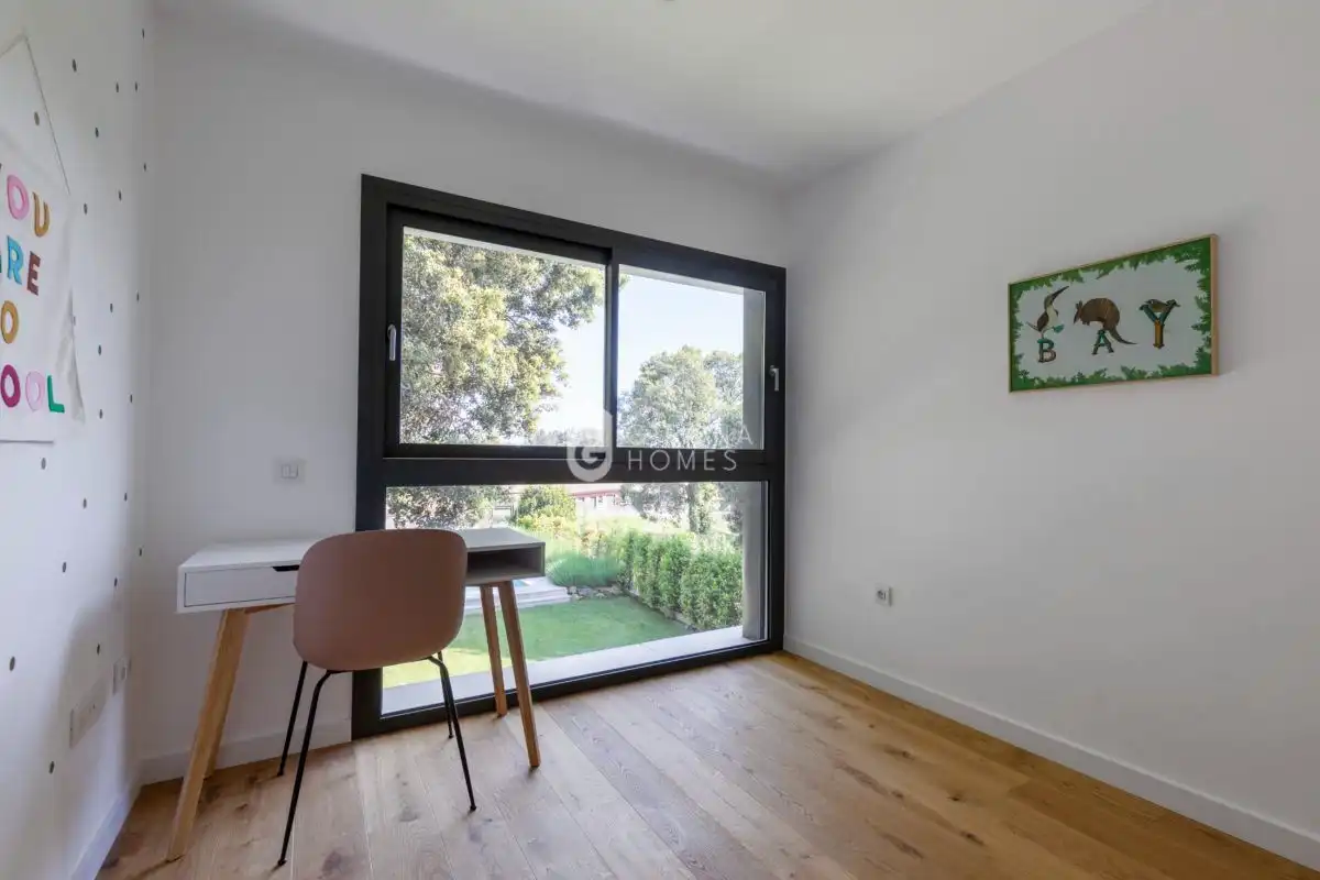 Habitación de Casa o chalet en venta en Sant Julià de Ramis con Aire acondicionado, Calefacción y Jardín privado