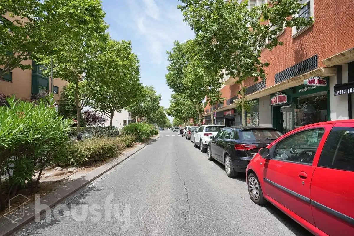 Vista exterior de Piso en venta en Madrid con Aire acondicionado, Calefacción y Jardín privado