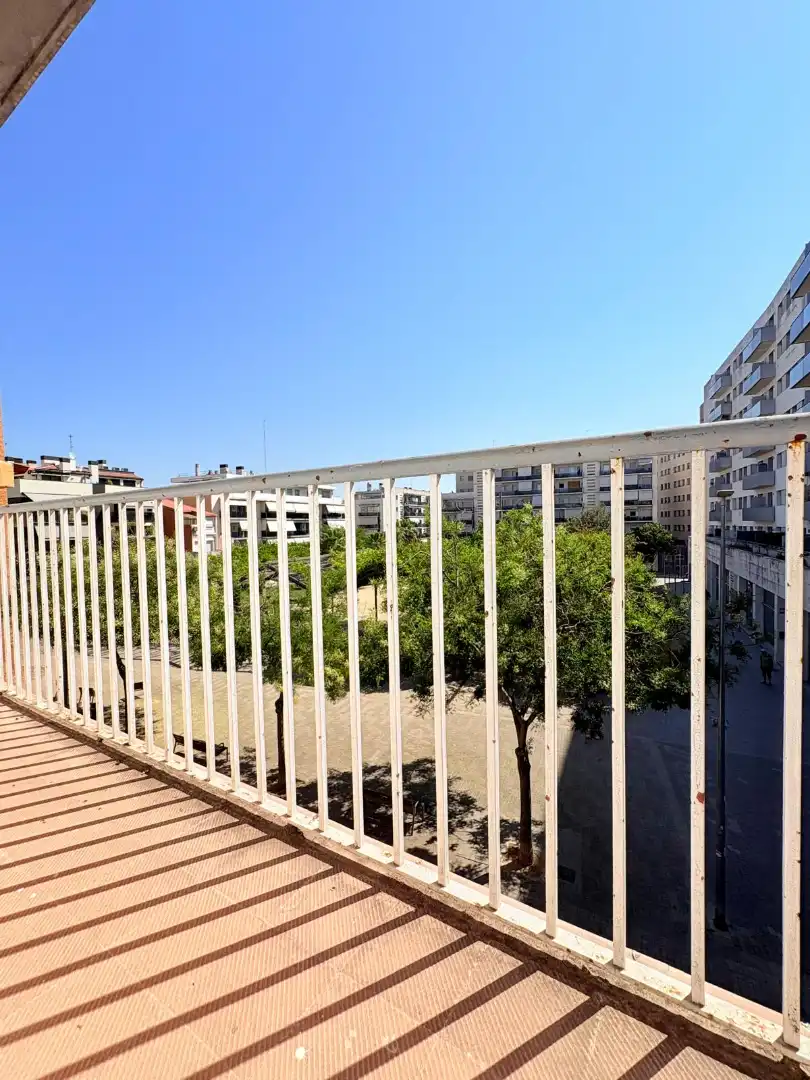 Vista exterior de Àtic en venda en Sabadell amb Parquet, Terrassa i Balcó