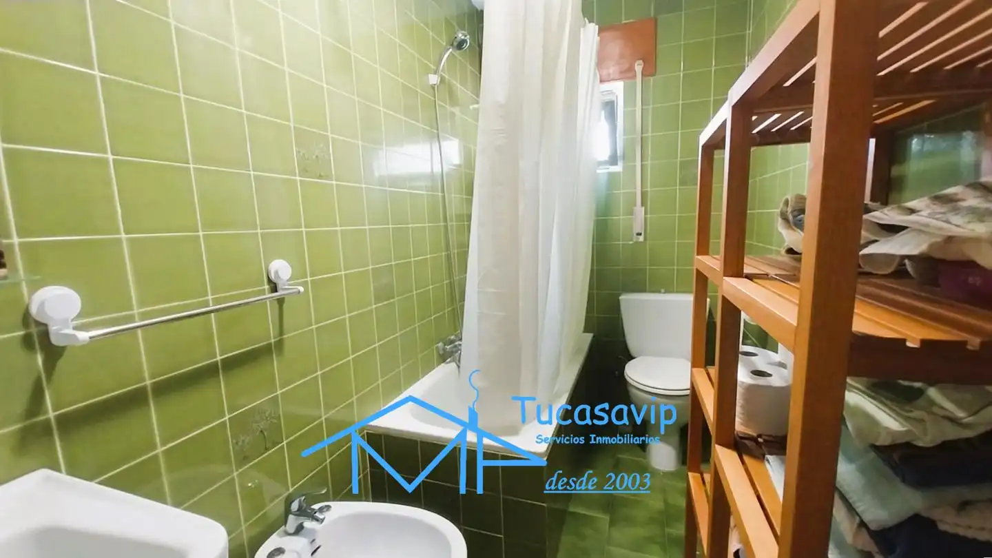 Baño de Piso en venta en La Adrada  con Calefacción, Jardín privado y Terraza