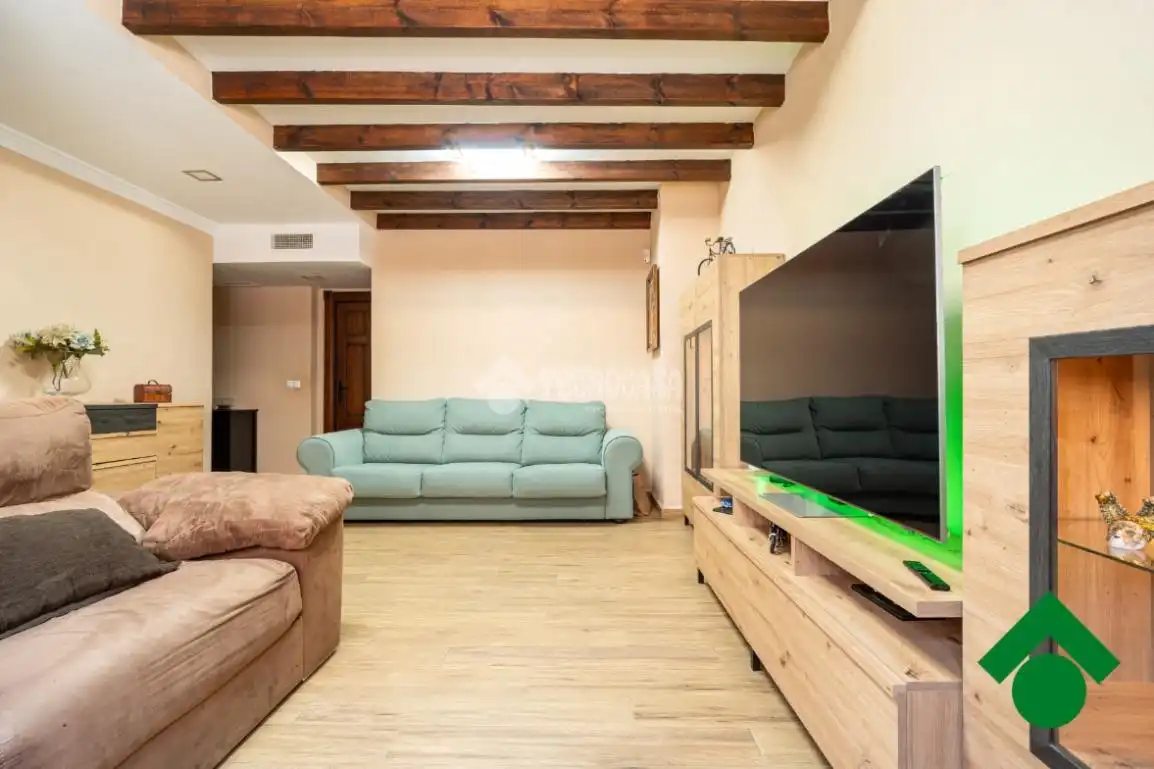 Sala d'estar de Casa adosada en venda en Cártama amb Alarma