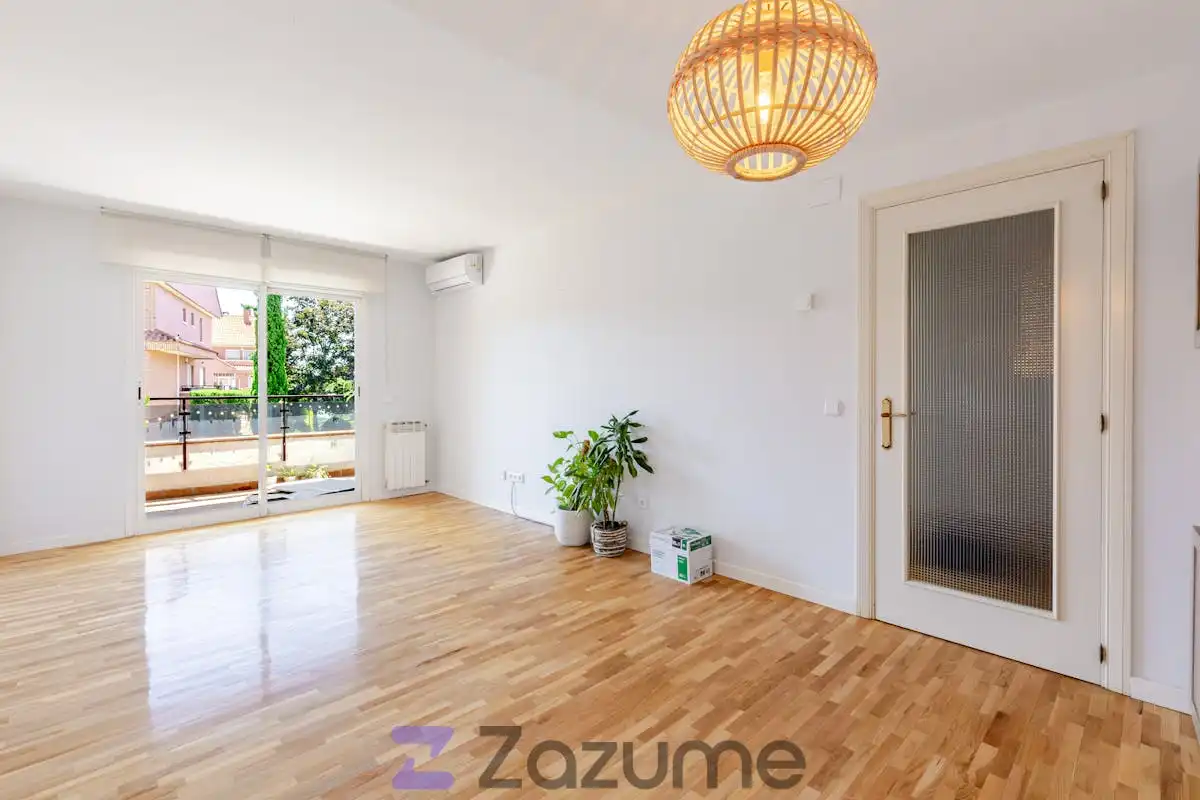 Sala d'estar de Pis de lloguer en Las Rozas de Madrid amb Aire condicionat, Calefacció i Parquet