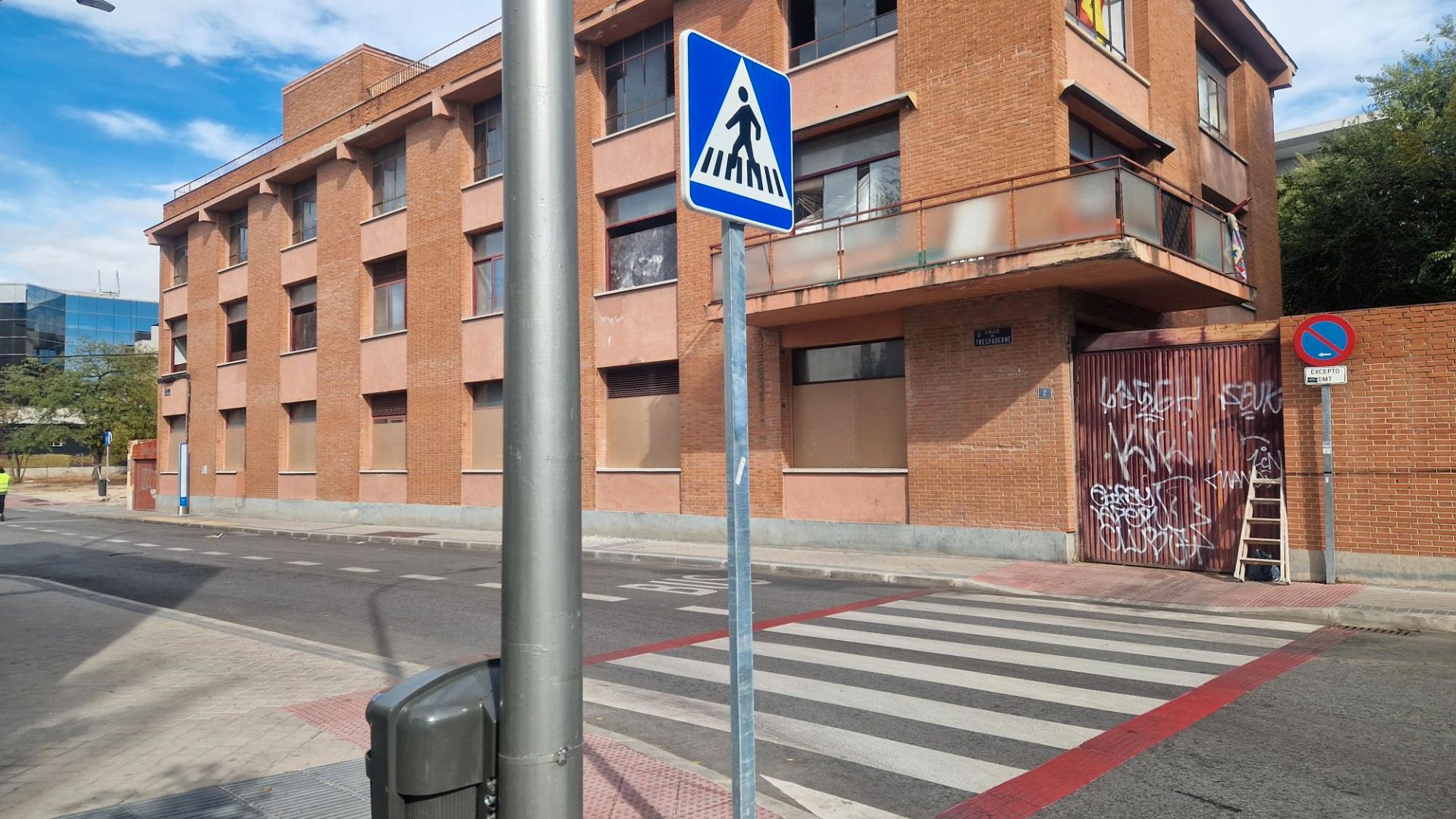 Exterior view of Building for sale in  Madrid Capital