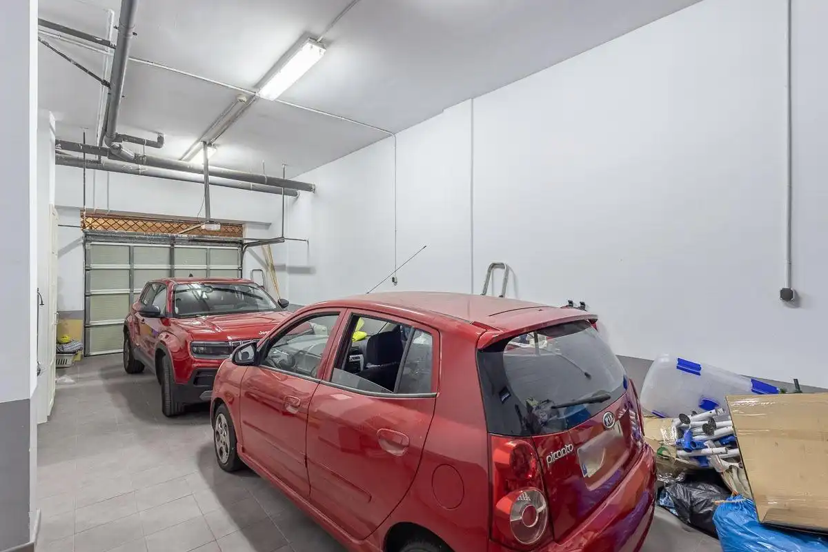 Parking de Casa adosada en venta en Motril con Terraza, Balcón y Piscina comunitaria