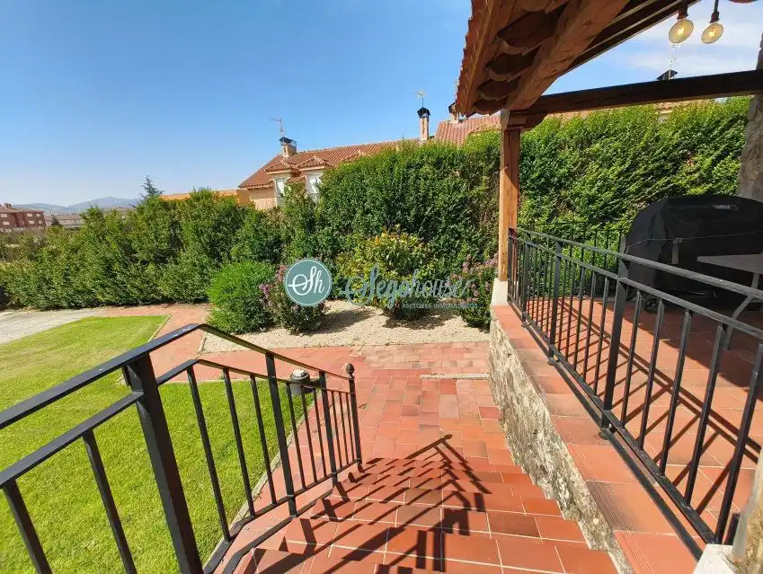 Jardín de Casa o chalet en venta en Palazuelos de Eresma con Calefacción, Terraza y Amueblado