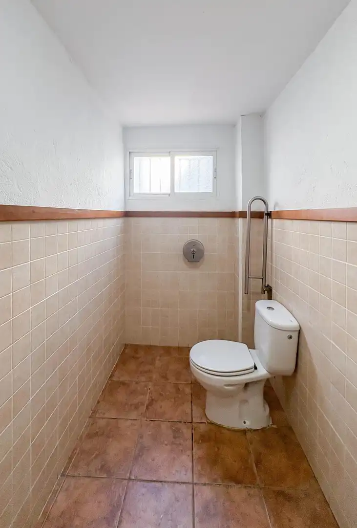 Bathroom of Commercial properties for sale in La Pobla de Vallbona  with Air Conditioner and Furnished