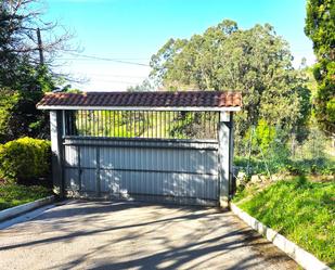 Vista exterior de Casa o xalet en venda en Villaescusa (Cantabria) amb Calefacció, Jardí privat i Terrassa